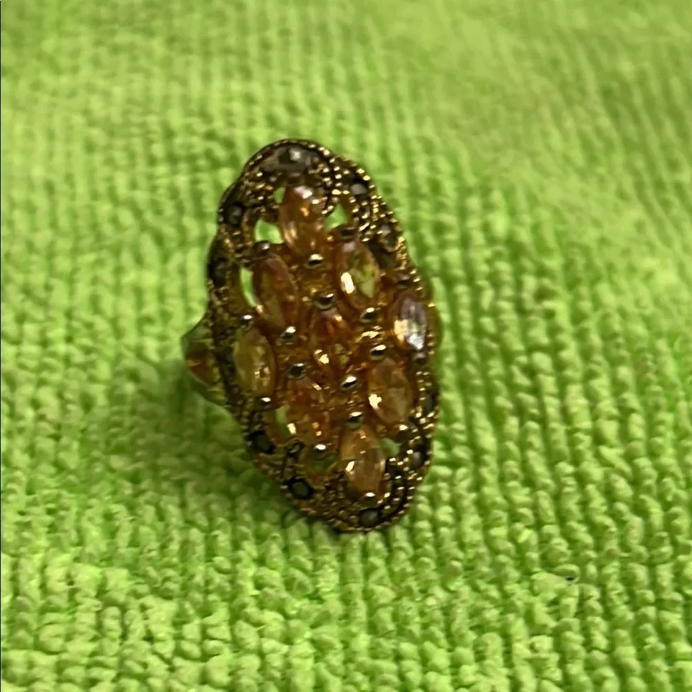 Elegant Gold Ring with Yellow Gemstones